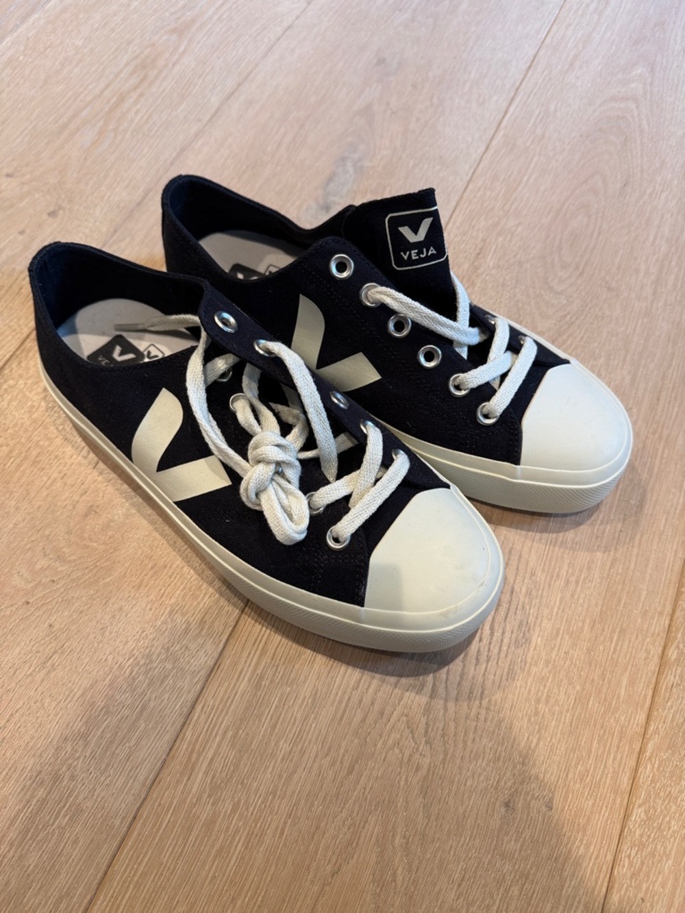 Veja sneakers brand new size 40